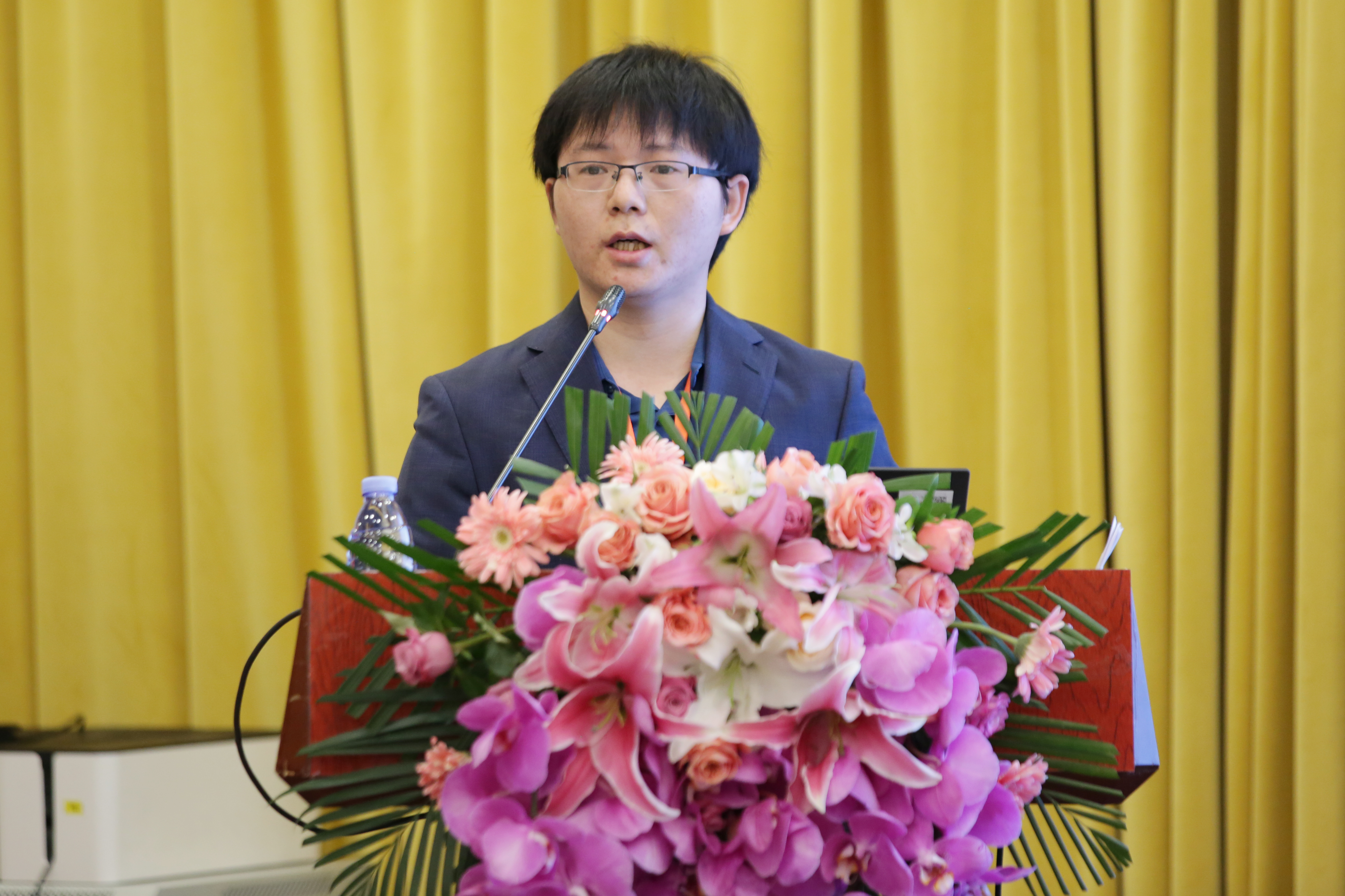 20220423-智能新能源车辆交叉学科前沿技术校友论坛-张玉生-刘云做主旨报告.jpg