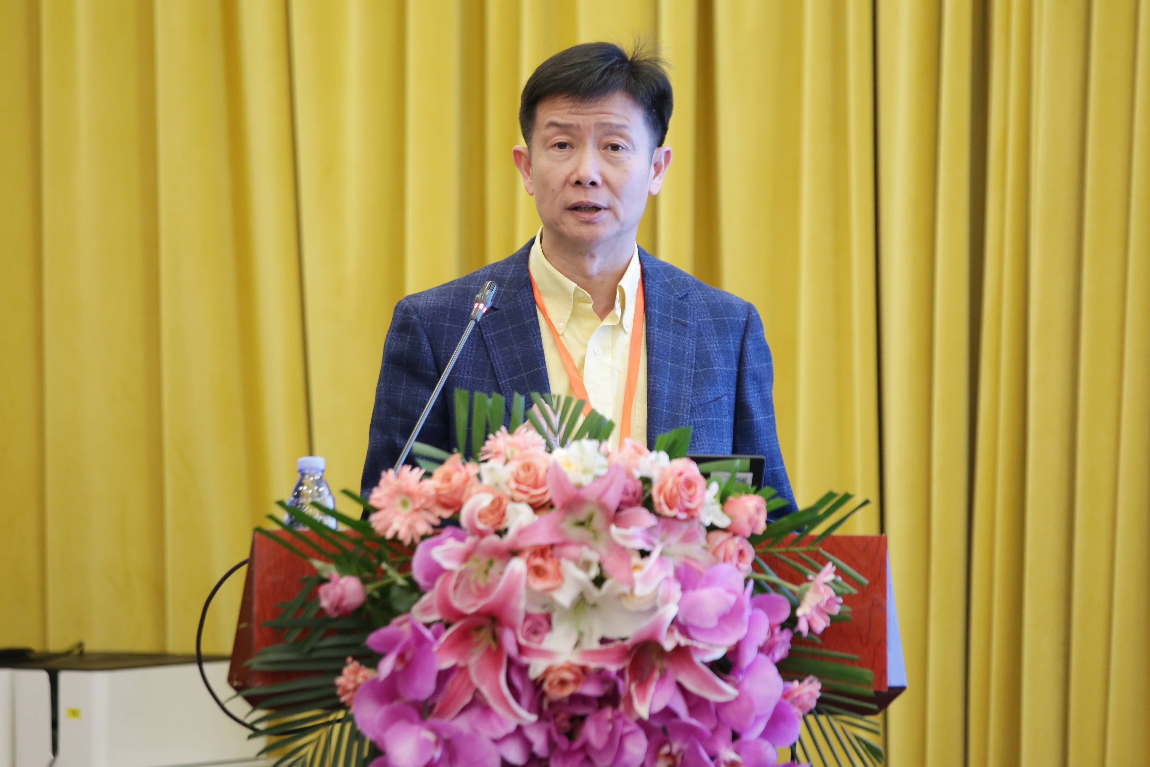20220423-智能新能源车辆交叉学科前沿技术校友论坛-张玉生-余平做主旨报告.jpg