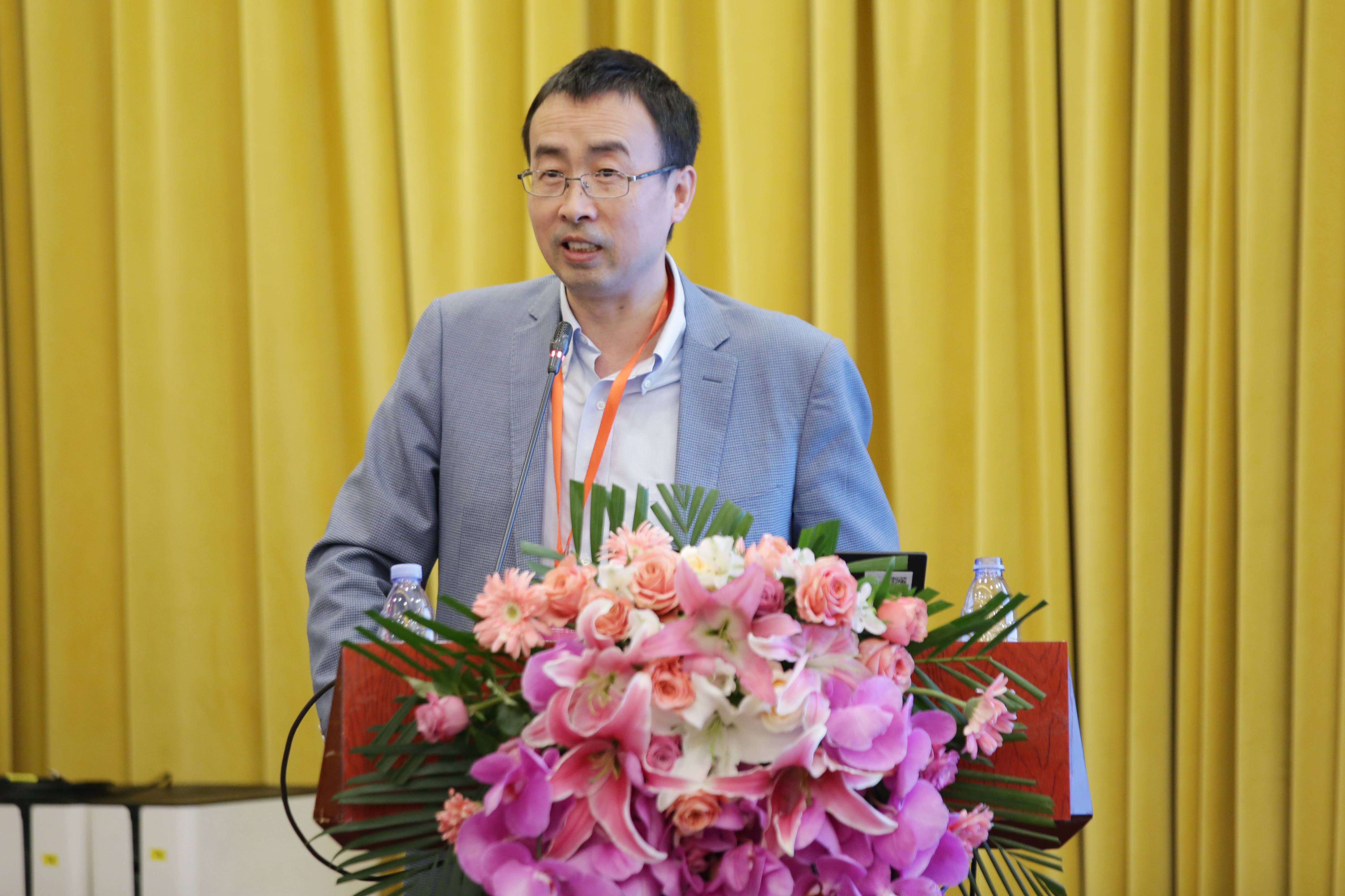 20220423-智能新能源车辆交叉学科前沿技术校友论坛-张玉生-崔国斌做主旨报告.jpg