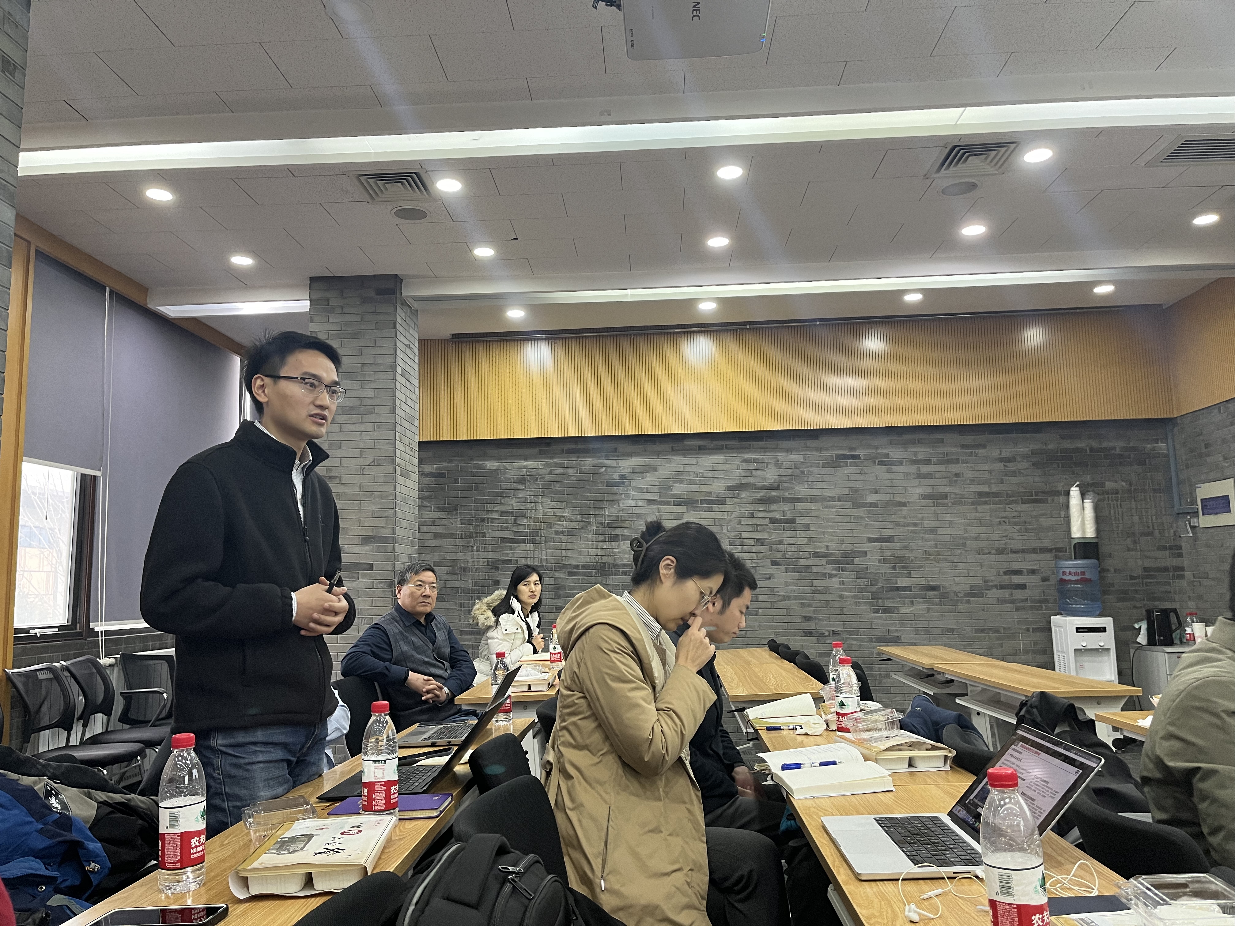 1708649884182095610.jpg 4 交流与讨论环节2.jpg